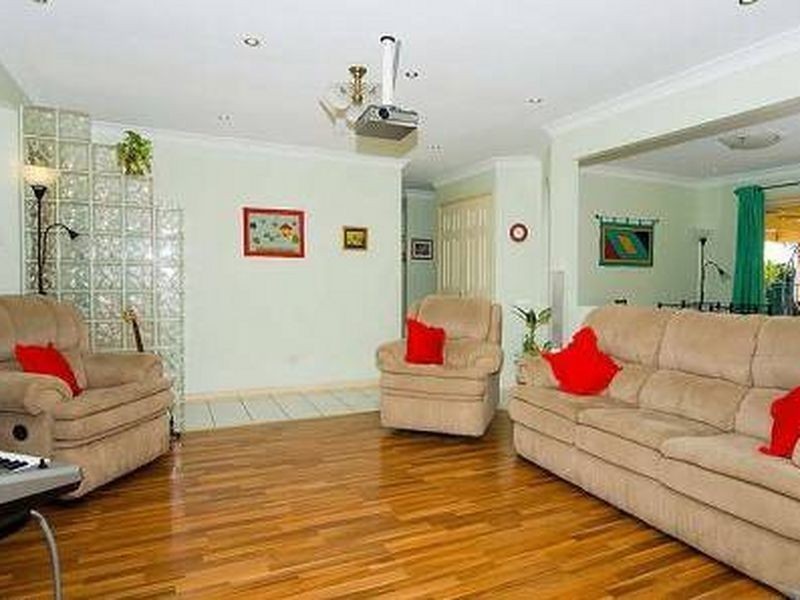 10 Perentie Street, Regents Park QLD 4118