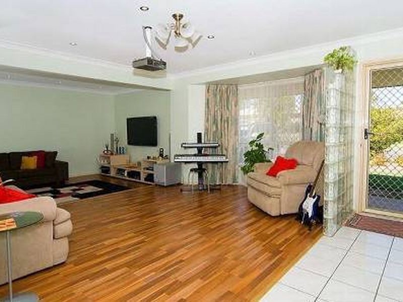 10 Perentie Street, Regents Park QLD 4118