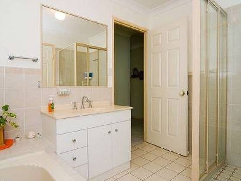 10 Perentie Street, Regents Park QLD 4118