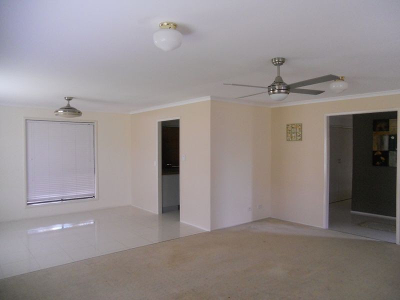 26 Cresthill Avenue, Regents Park QLD 4118