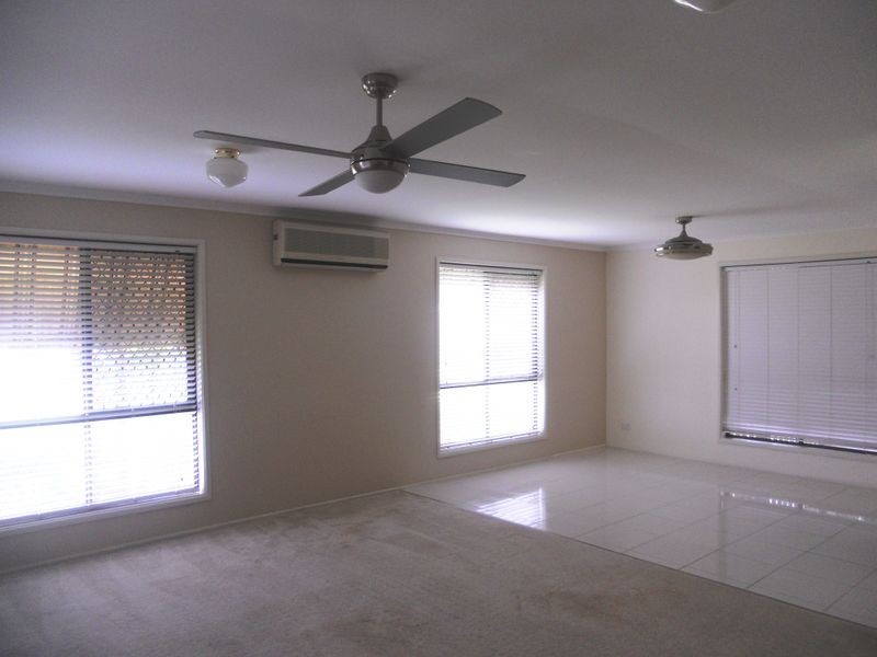 26 Cresthill Avenue, Regents Park QLD 4118