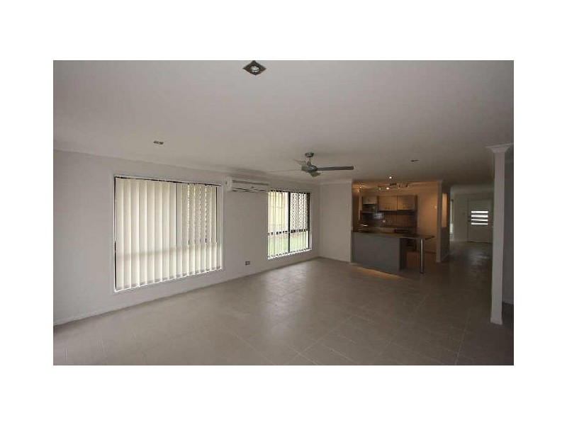 18 Yarraman Chase, Waterford QLD 4133