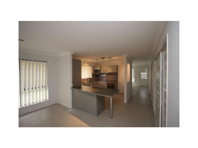 18 Yarraman Chase, Waterford QLD 4133