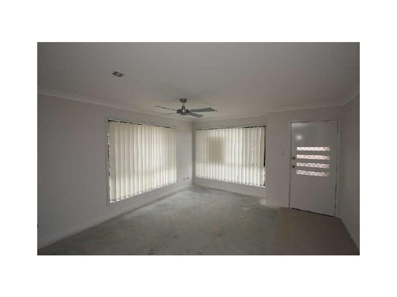 18 Yarraman Chase, Waterford QLD 4133