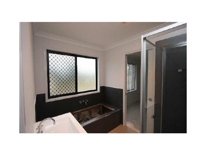 18 Yarraman Chase, Waterford QLD 4133