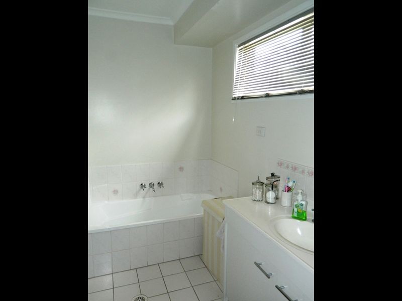 36 Federation Drive, Hillcrest QLD 4118