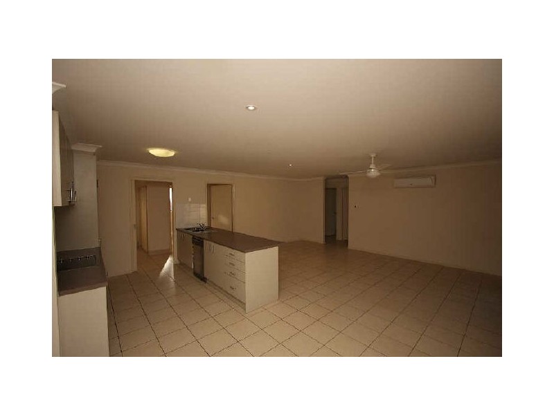 20 Pine Grove Drive, Crestmead QLD 4132