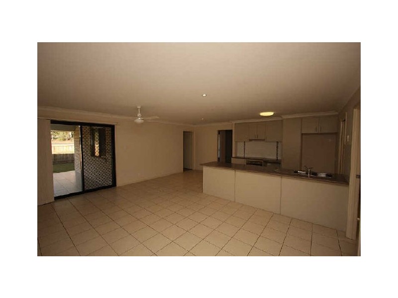 20 Pine Grove Drive, Crestmead QLD 4132