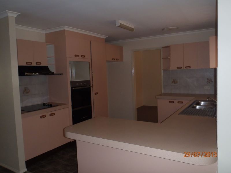 7 Silvertop Street, Hillcrest QLD 4118