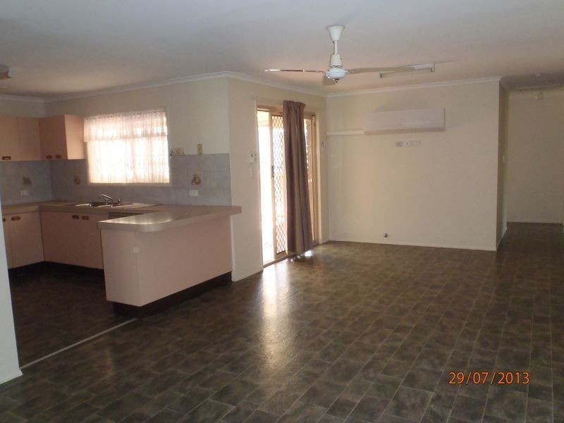 7 Silvertop Street, Hillcrest QLD 4118