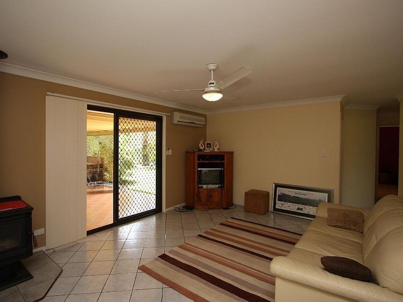 2 Bottlebrush Street, Regents Park QLD 4118