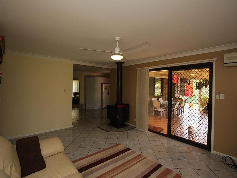 2 Bottlebrush Street, Regents Park QLD 4118