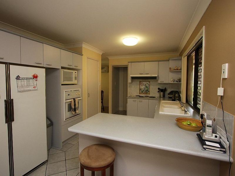 2 Bottlebrush Street, Regents Park QLD 4118