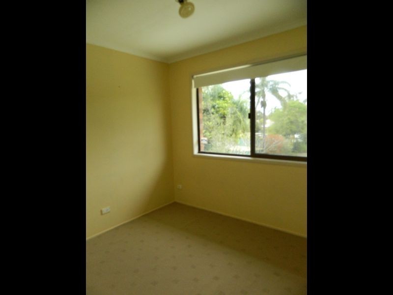 4 Owens Crescent, Regents Park QLD 4118