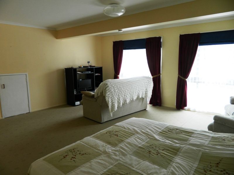 4 Owens Crescent, Regents Park QLD 4118