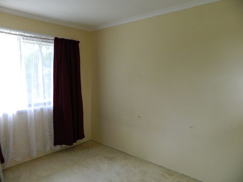 4 Owens Crescent, Regents Park QLD 4118