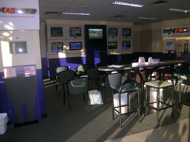 99 Seville Road, Holland Park QLD 4121