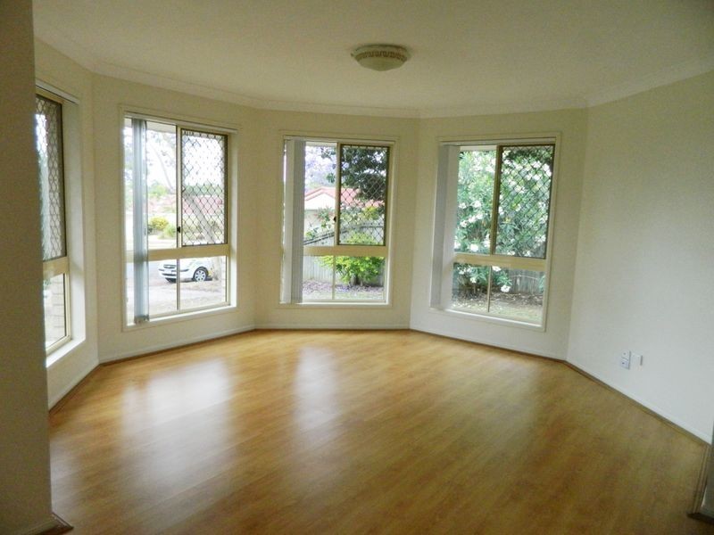 22 Fromelles Court, Regents Park QLD 4118