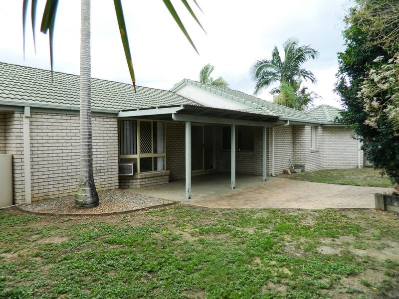 22 Fromelles Court, Regents Park QLD 4118