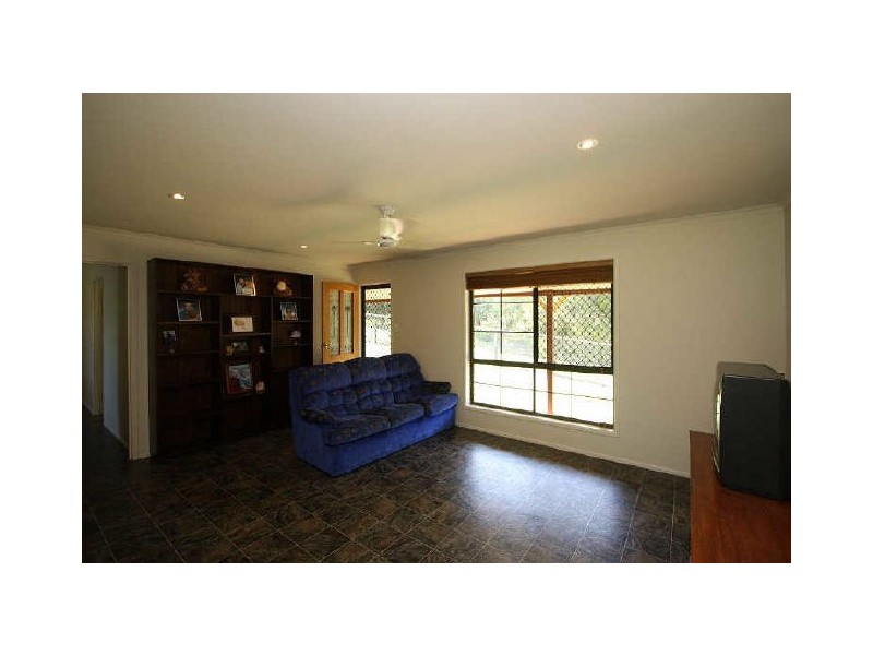 77 Meadow Road, Logan Reserve QLD 4133