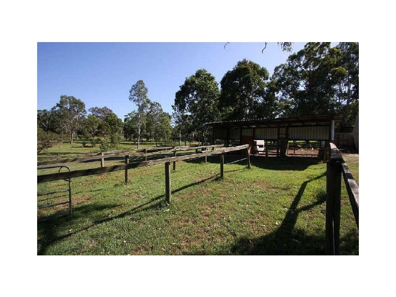 77 Meadow Road, Logan Reserve QLD 4133