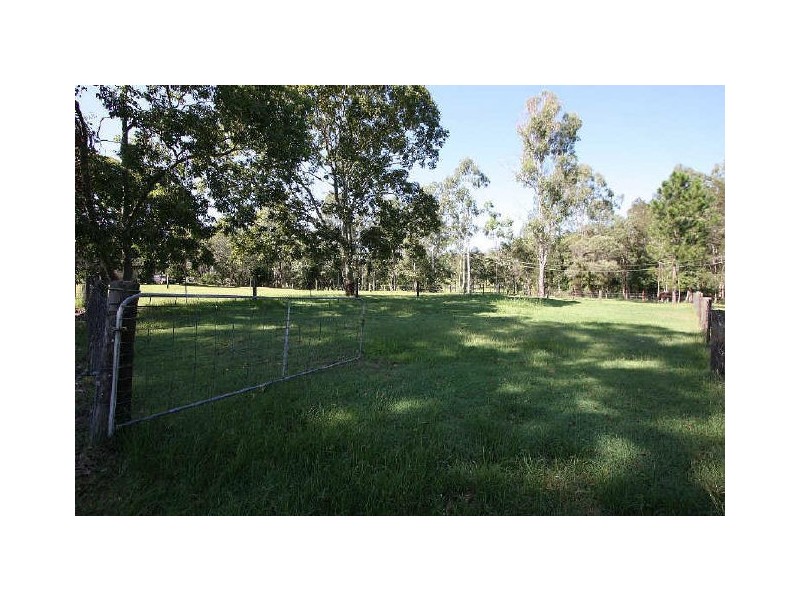 77 Meadow Road, Logan Reserve QLD 4133