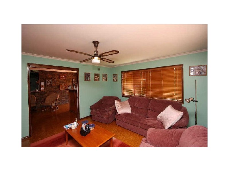 19 Owens Crescent, Regents Park QLD 4118