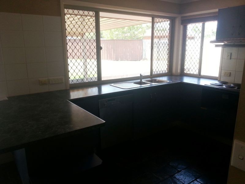 15 Lycoris Street, Crestmead QLD 4132