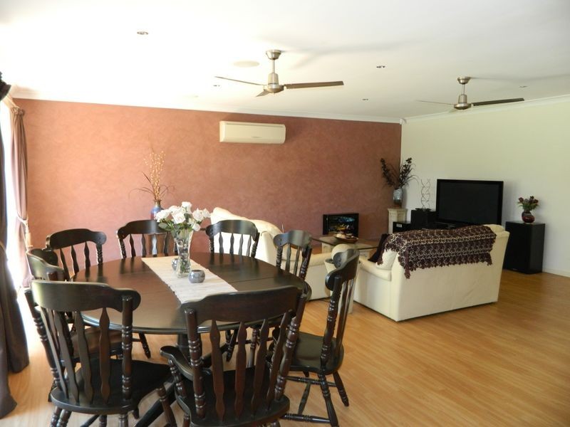 19 Ibrox Court, Regents Park QLD 4118