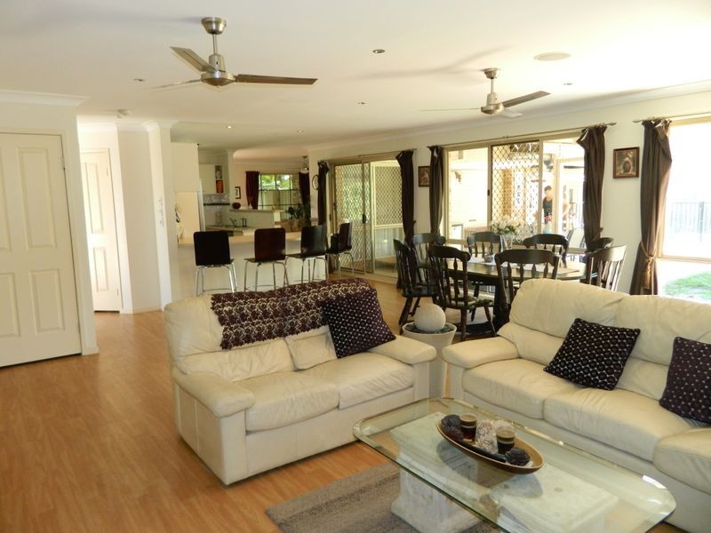 19 Ibrox Court, Regents Park QLD 4118