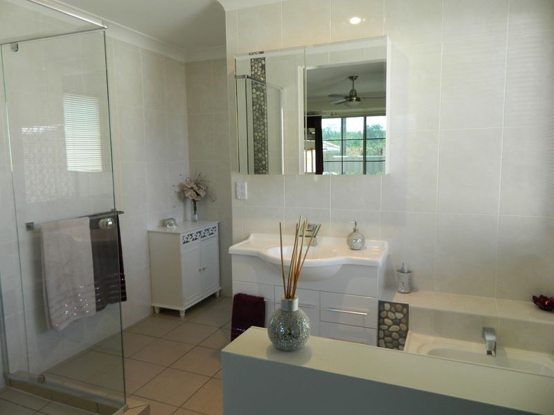 19 Ibrox Court, Regents Park QLD 4118