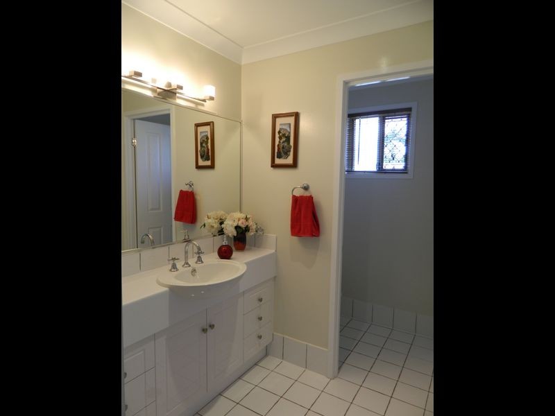 19 Ibrox Court, Regents Park QLD 4118