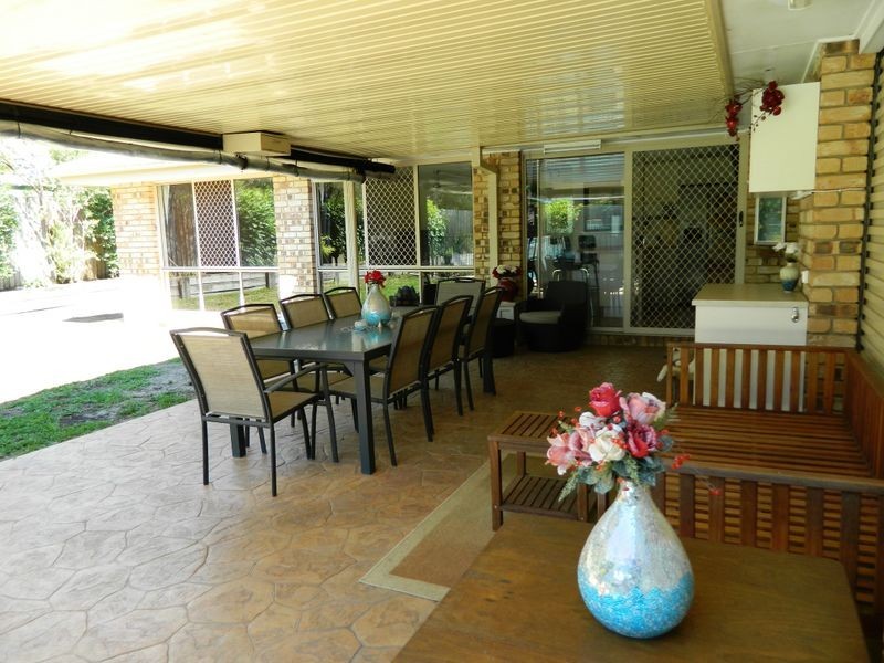 19 Ibrox Court, Regents Park QLD 4118