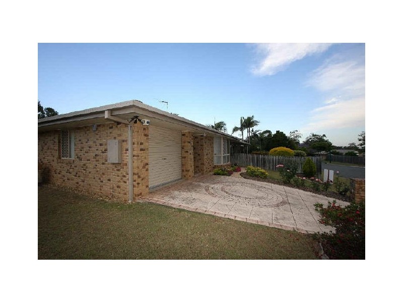 8 Hillview Drive, Hillcrest QLD 4118