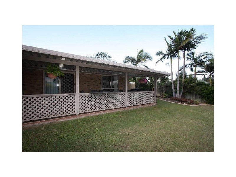 8 Hillview Drive, Hillcrest QLD 4118