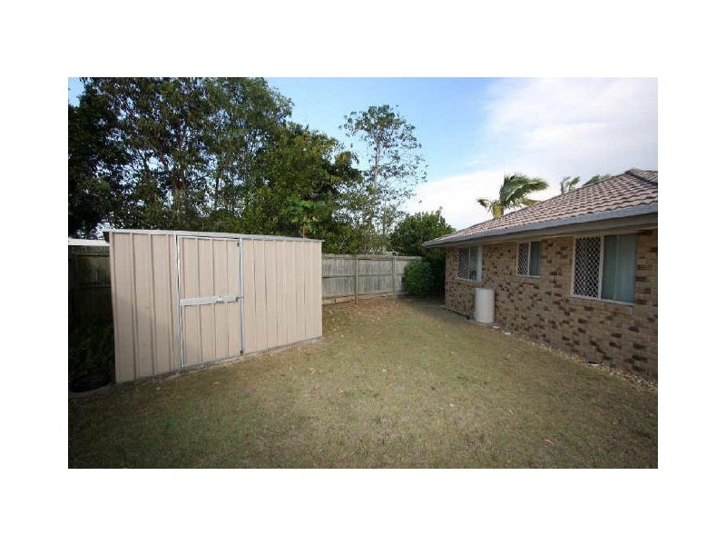 8 Hillview Drive, Hillcrest QLD 4118