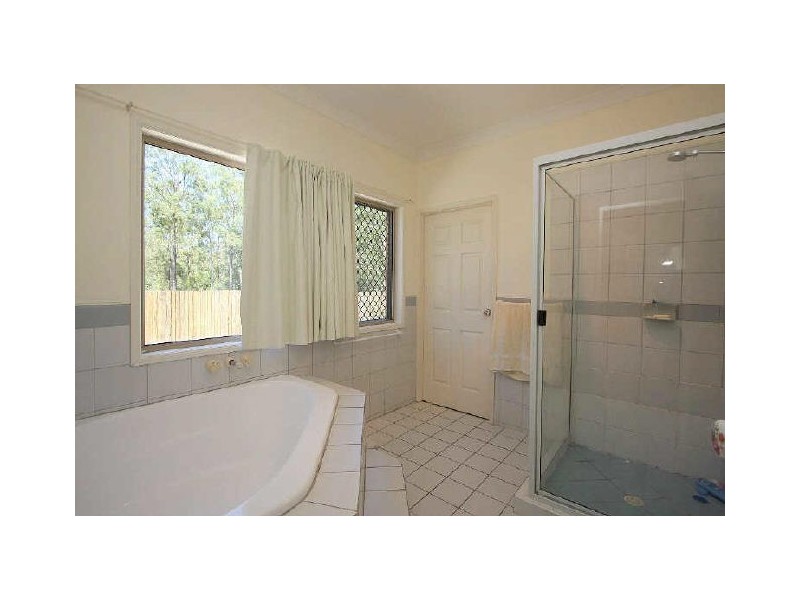 68 Holyrood Court, Munruben QLD 4125