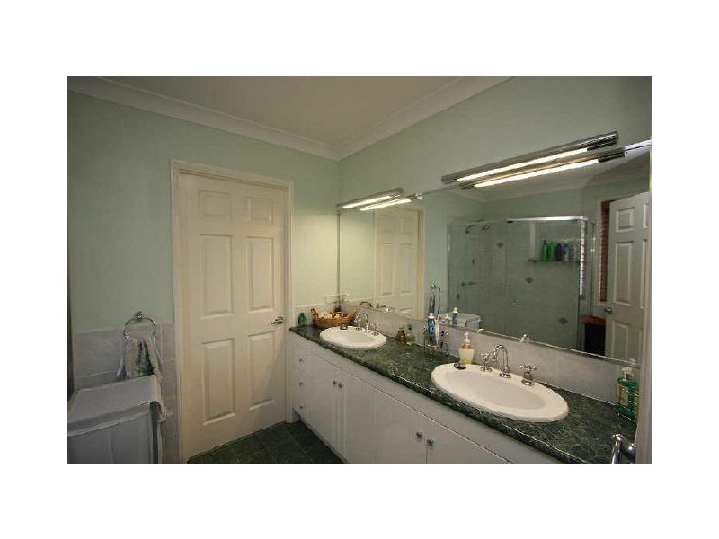 7 Weldon Court, Hillcrest QLD 4118