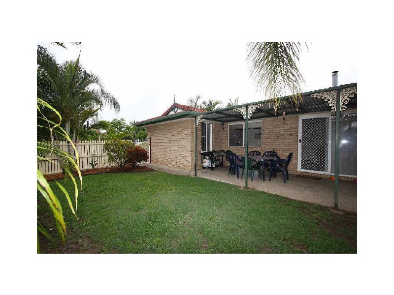2 Dawson Place, Hillcrest QLD 4118