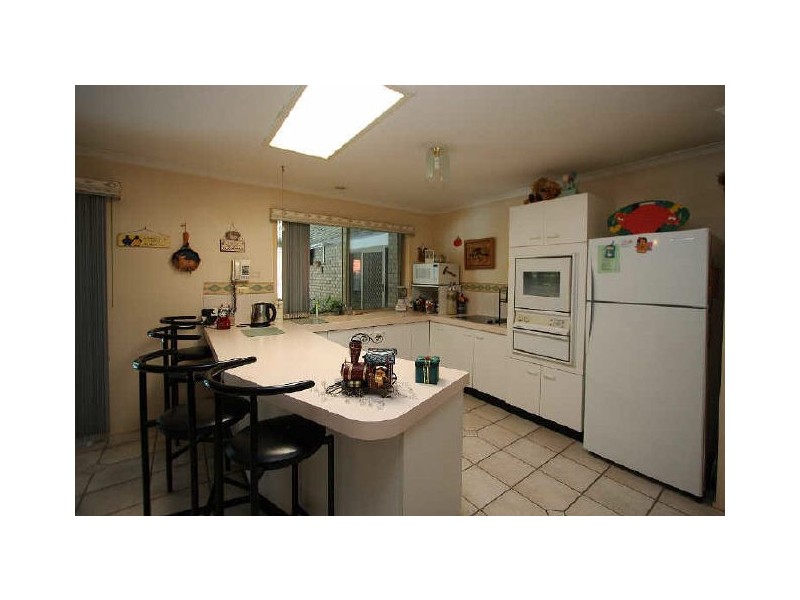 16 Federation Drive, Hillcrest QLD 4118