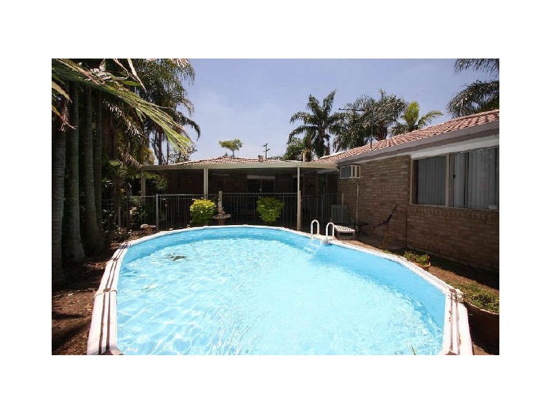 16 Federation Drive, Hillcrest QLD 4118