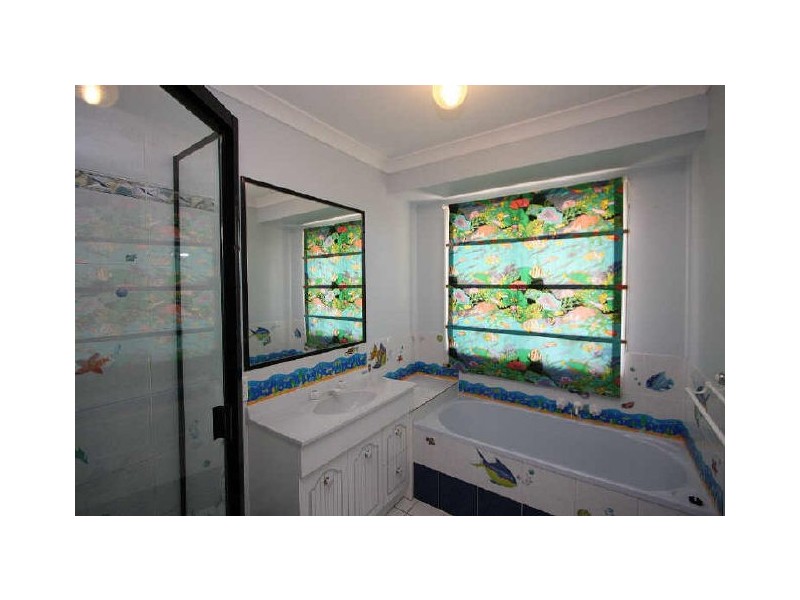 5 Gilbert Court, Hillcrest QLD 4118