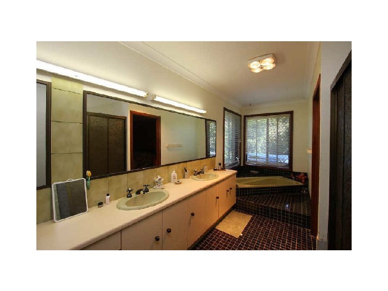 5 Newburn Street, Hillcrest QLD 4118