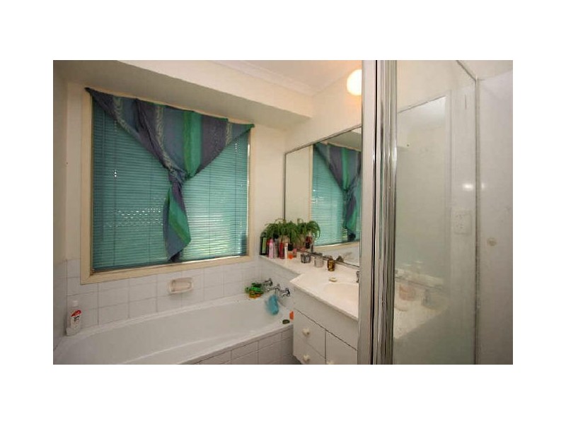 3 Parkroyal Crescent, Regents Park QLD 4118