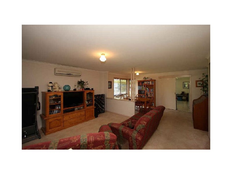 5 Cydonia Court, Regents Park QLD 4118