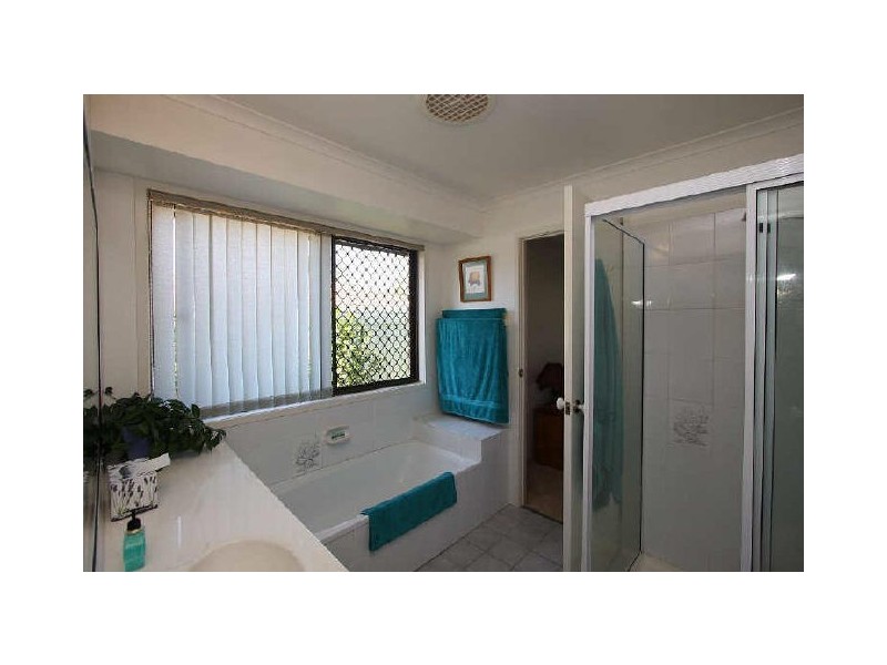 5 Cydonia Court, Regents Park QLD 4118
