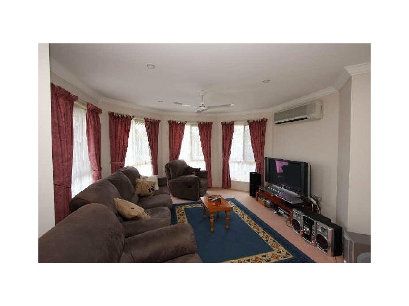 98 Regency Drive, Regents Park QLD 4118