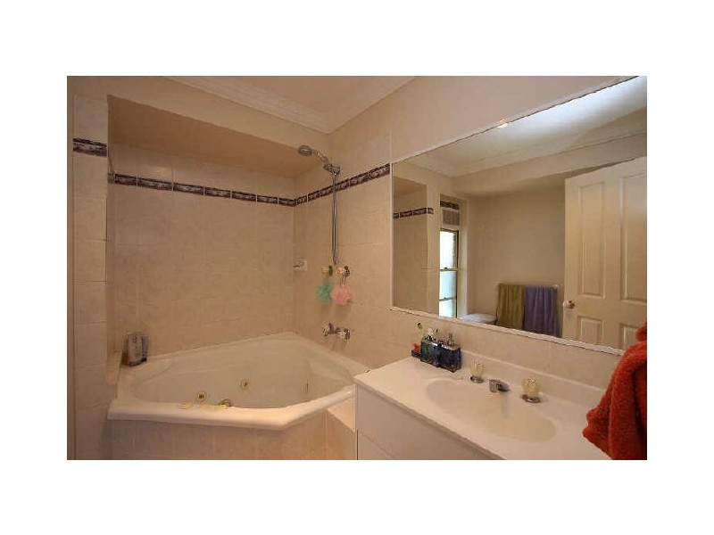 98 Regency Drive, Regents Park QLD 4118