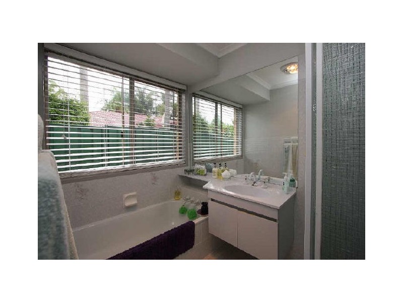 60 Parkroyal Crescent, Regents Park QLD 4118