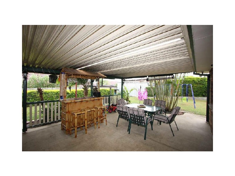 18 Sonorous Close, Regents Park QLD 4118